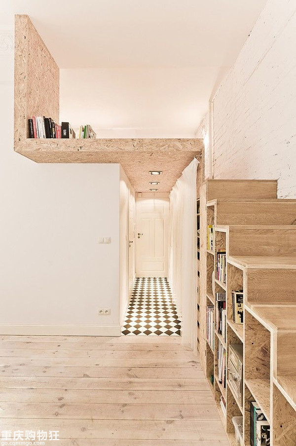 別怕，這類顏色的木板鋪滿墻一點也不壓抑、老土