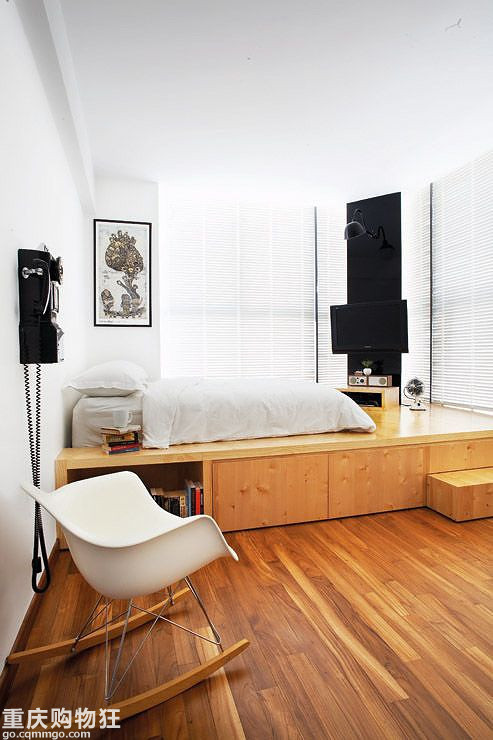 別怕，這類顏色的木板鋪滿墻一點也不壓抑、老土