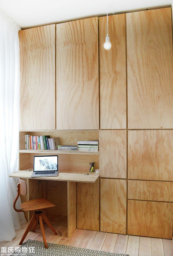 別怕，這類顏色的木板鋪滿墻一點也不壓抑、老土