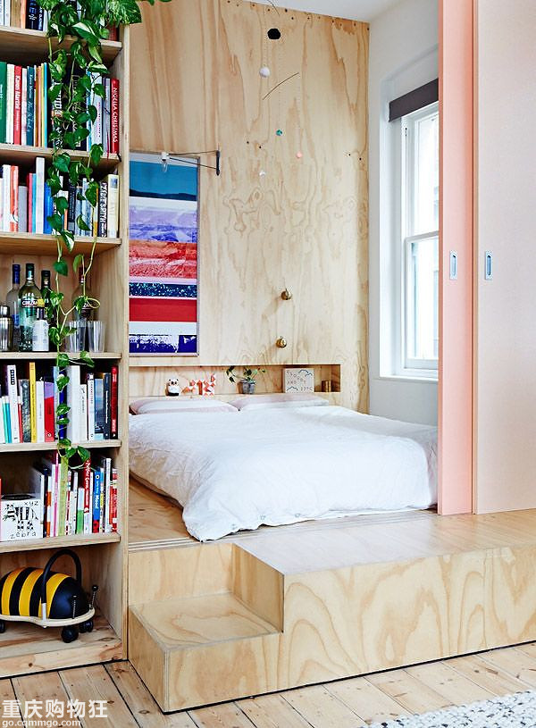 別怕，這類顏色的木板鋪滿墻一點也不壓抑、老土