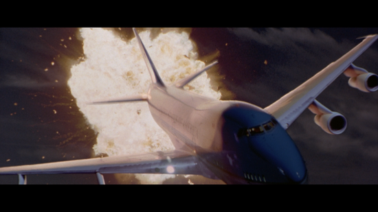 好萊塢電影《空軍一號》中出現(xiàn)的就是當(dāng)時(shí)剛剛服役不久的波音747-200型“空軍一號”，影片中該機(jī)使用電子對抗系統(tǒng)躲開了多次導(dǎo)彈攻擊